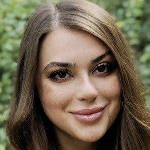 zoe roe age|Zoe Roe Wiki, Age, Boyfriends, Net Worth & More